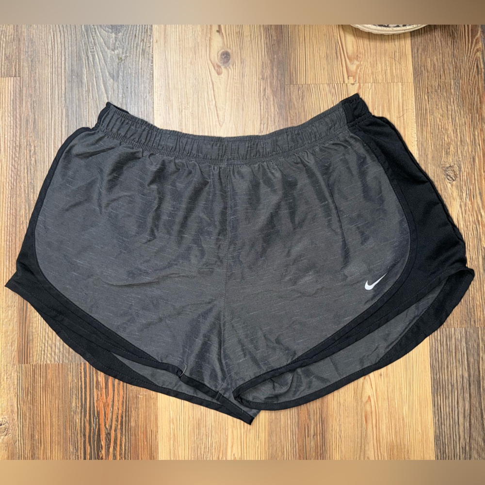 Women’s XL Nike tempo shorts
